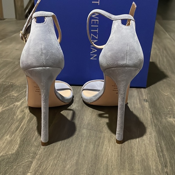 Stuart Weitzman classic heel - Picture 3 of 5